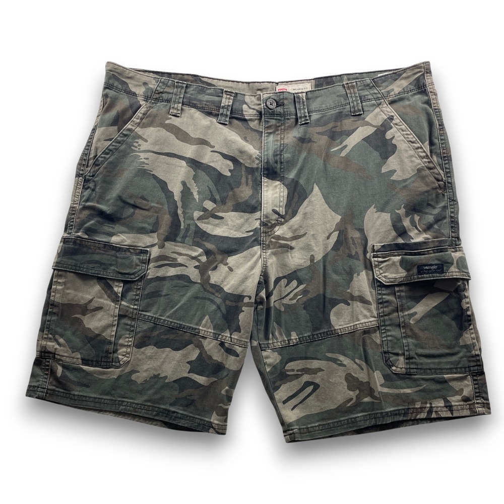 Wrangler Mens Relaxed Fit Camo Cargo Shorts Green Brown Size 44x10 112336219